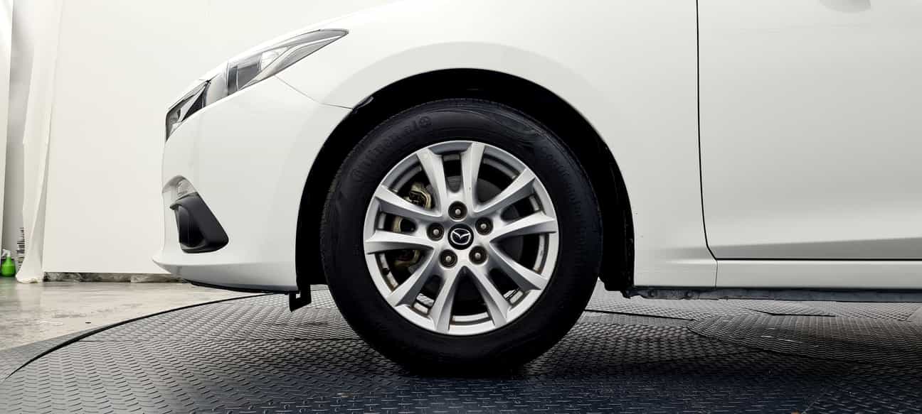 terpakai 2015 Mazda 3 SEDAN SKYACTIV-G (CKD) 2.0