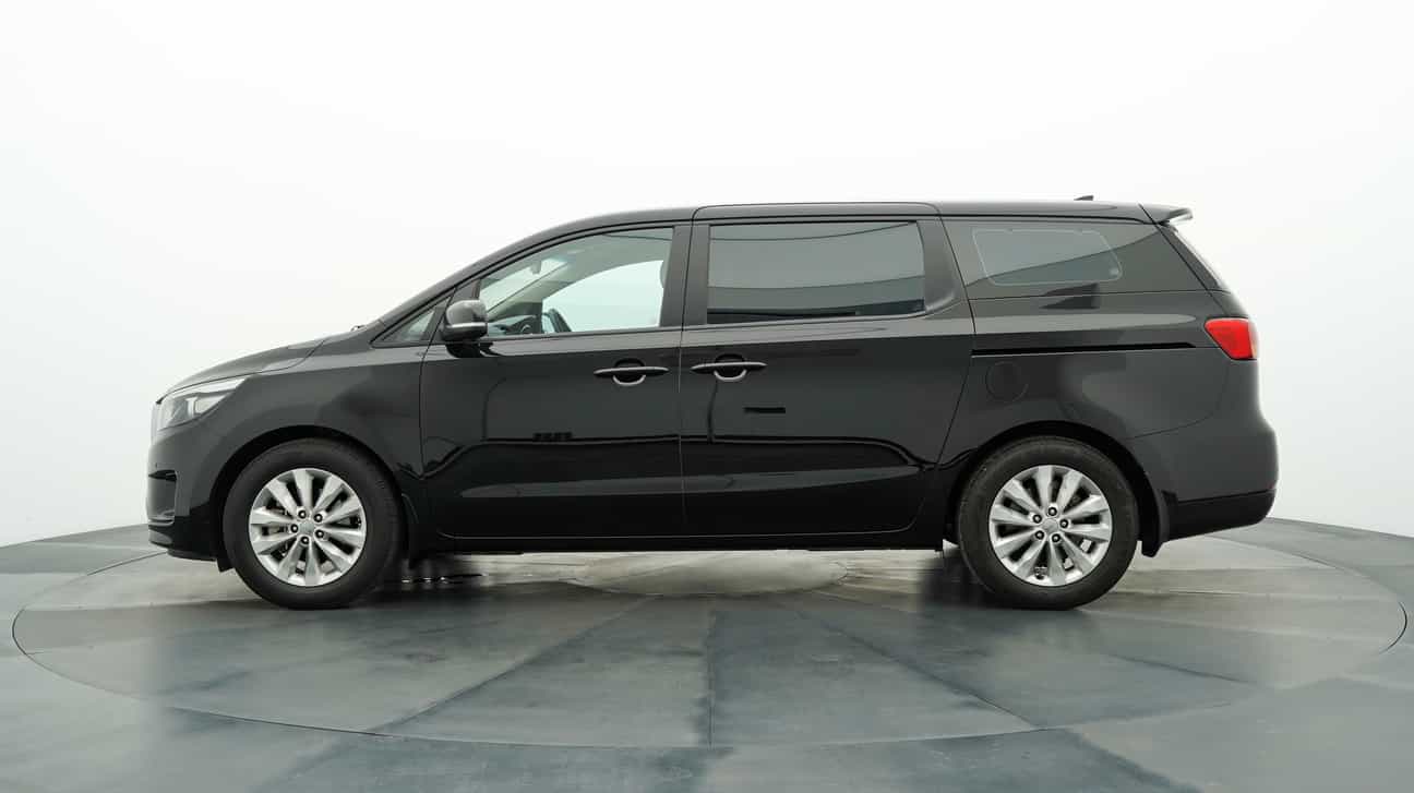 terpakai 2017 Kia CARNIVAL YP 2.2
