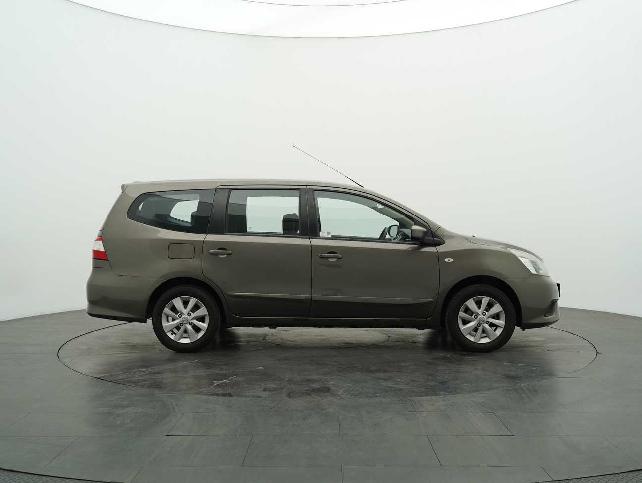 terpakai 2018 Nissan Grand Livina Comfort 1.6