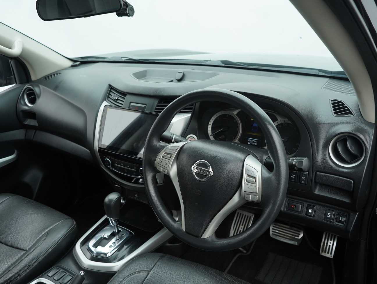 terpakai 2017 Nissan Navara NP300 V Dual Cab 2.5