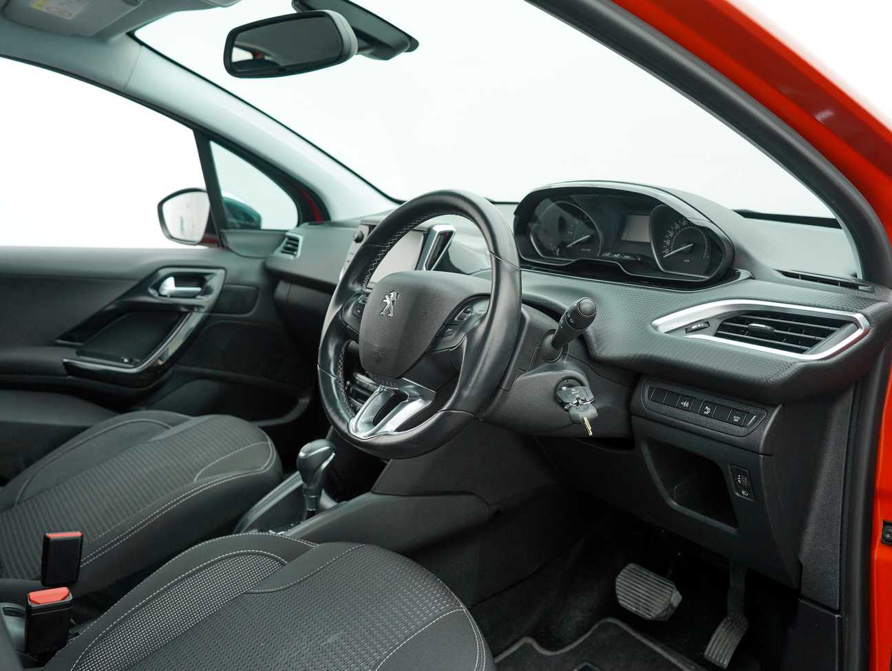 terpakai 2019 Peugeot 208 PureTech 1.2