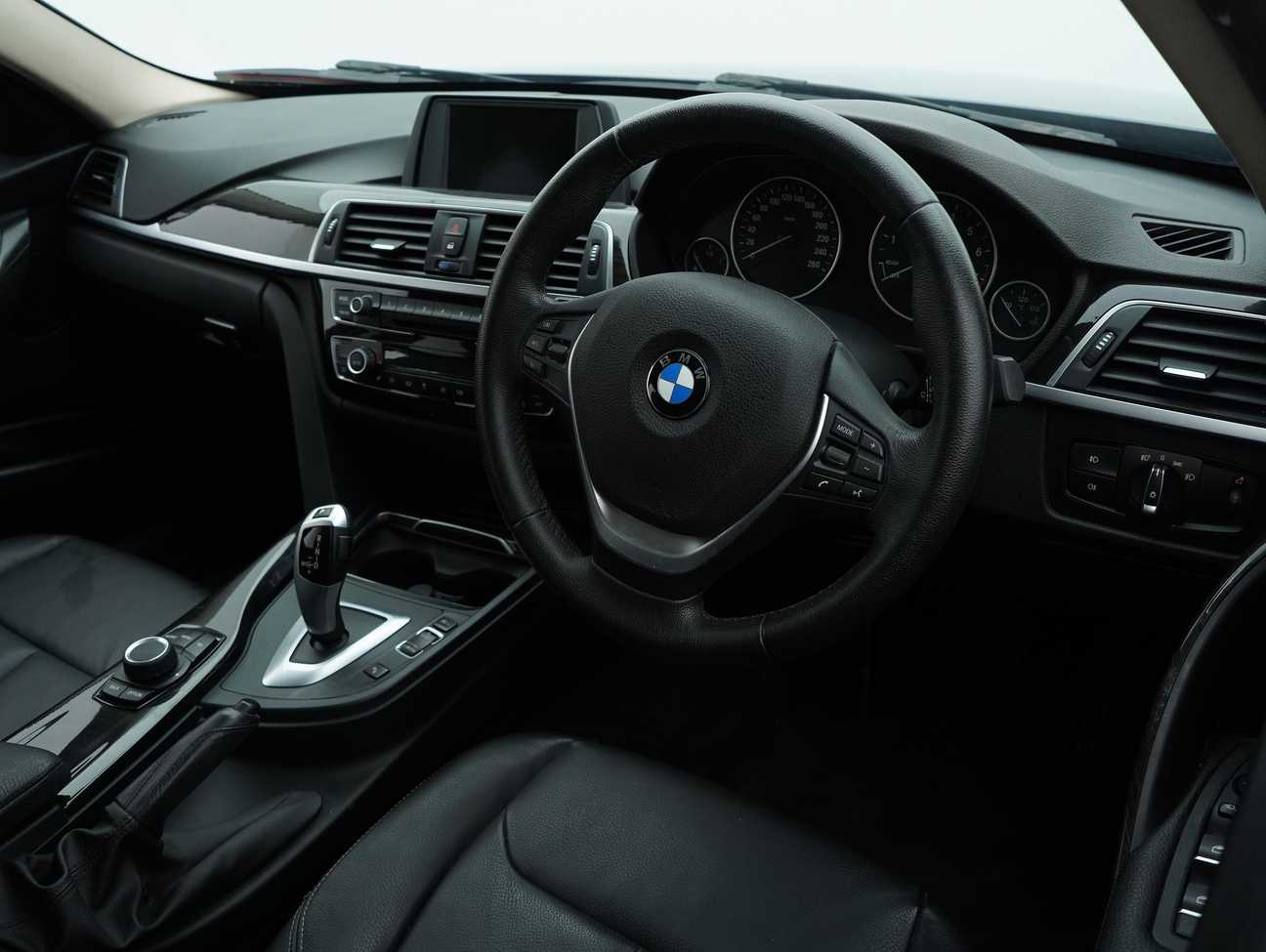 used 2017 BMW 318i Luxury 1.5