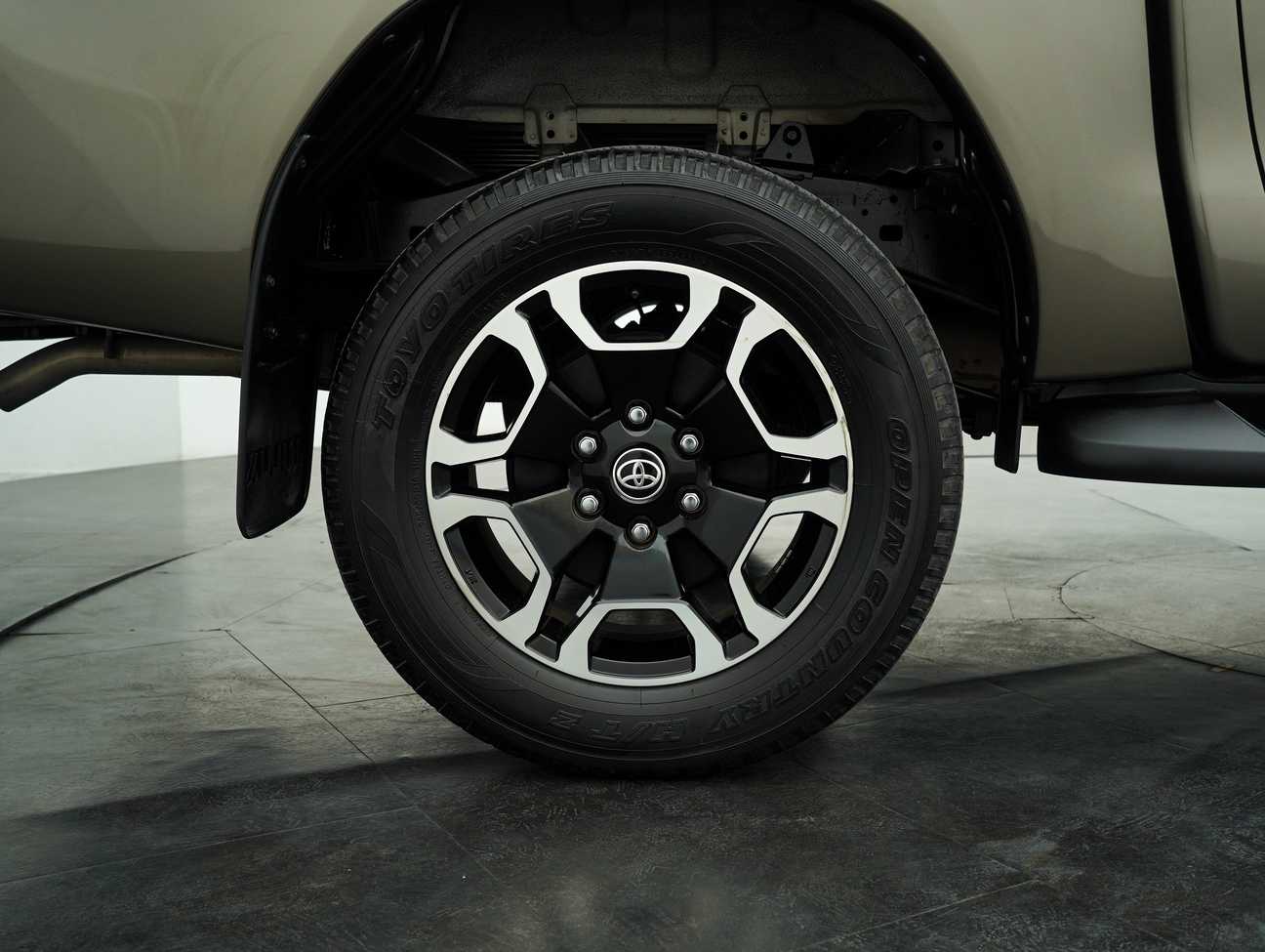 terpakai 2022 Toyota Hilux V Dual Cab 2.4