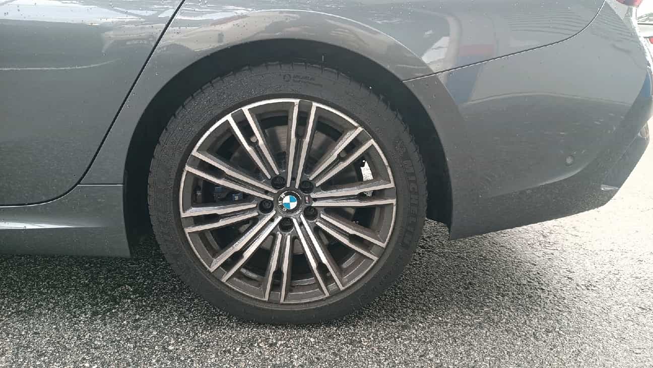 terpakai 2021 BMW 330i M Sport 2.0