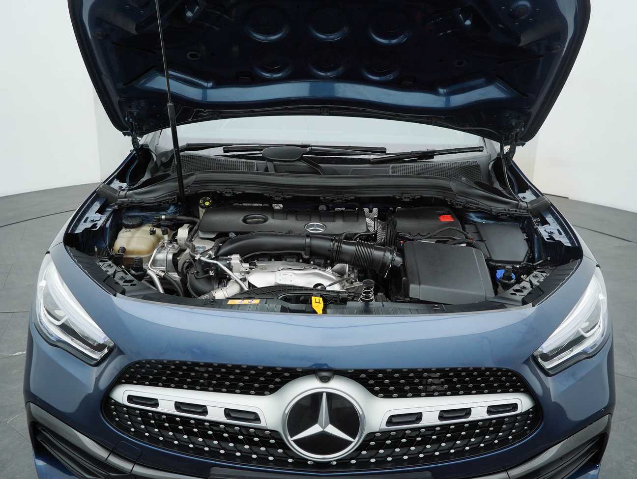 terpakai 2023 Mercedes-Benz GLA250 AMG Line 2.0