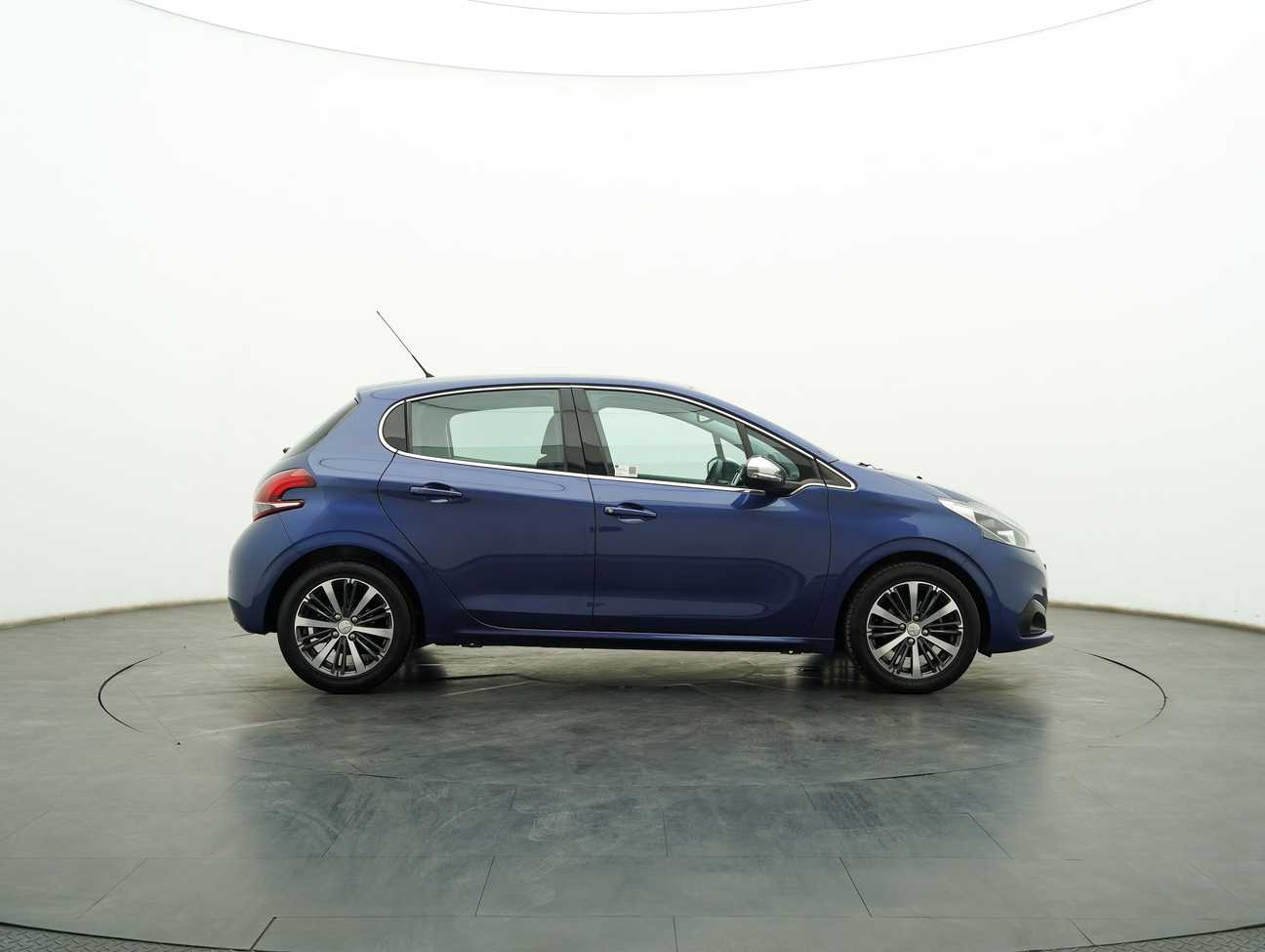 terpakai 2017 Peugeot 208 PureTech 1.2