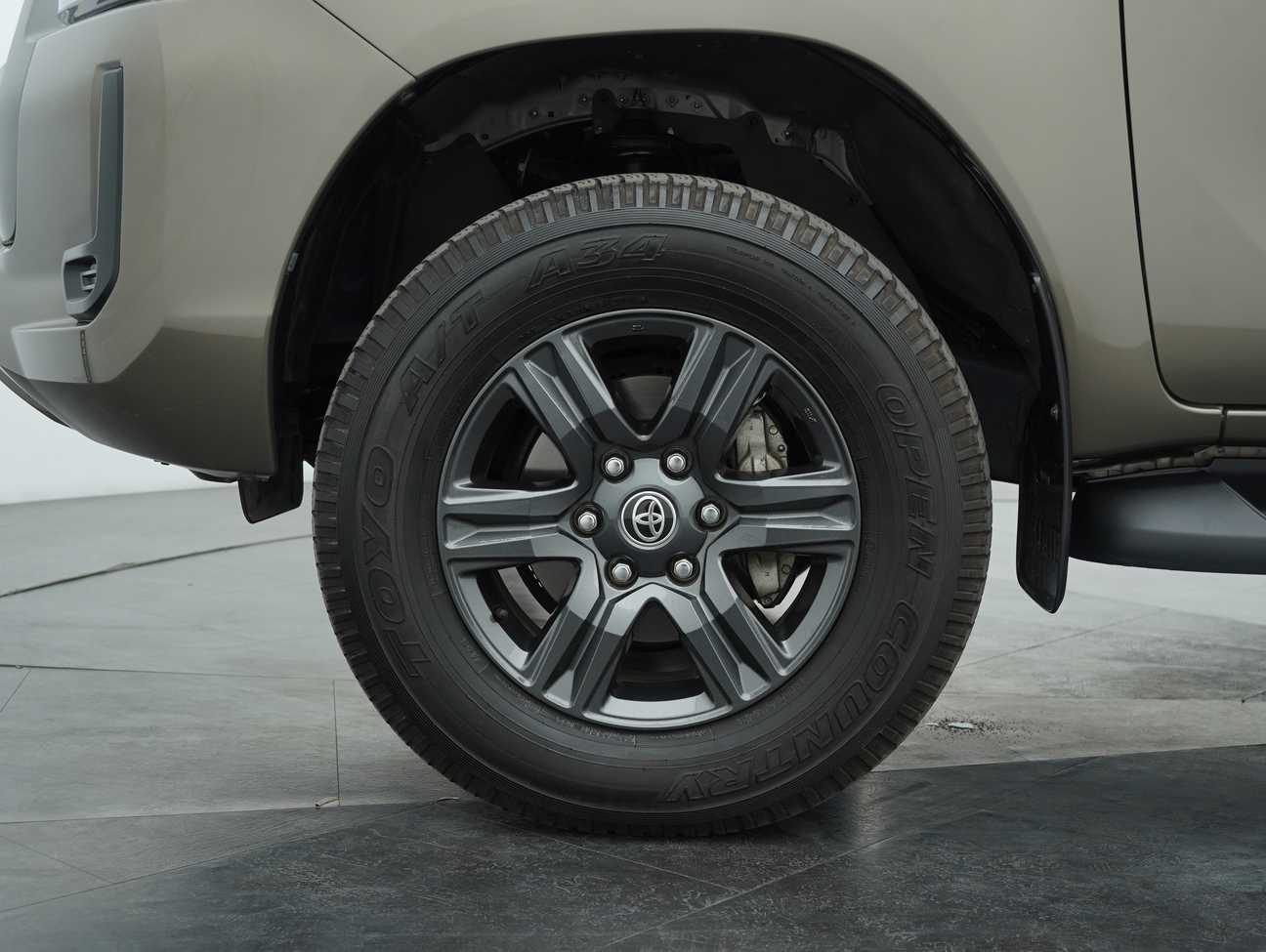 used 2022 Toyota Hilux E Dual Cab 2.4