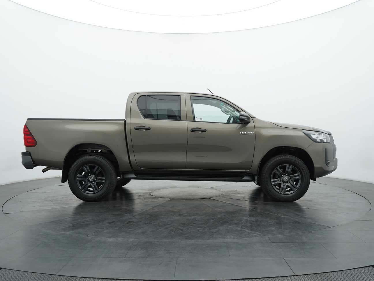 terpakai 2023 Toyota Hilux E Dual Cab 2.4