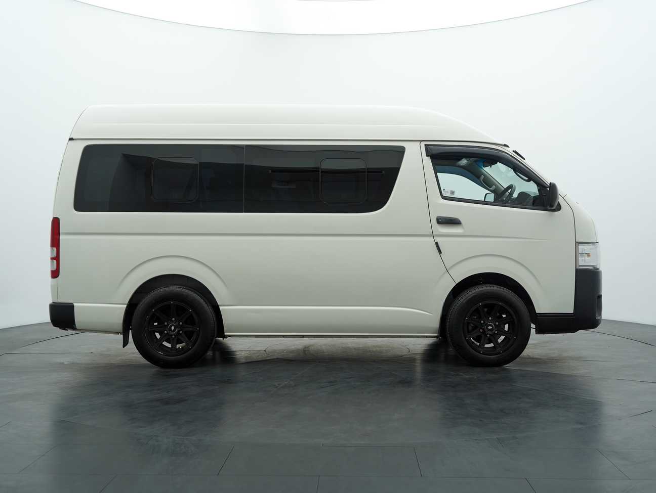 used 2015 Toyota Hiace Window Van 2.7