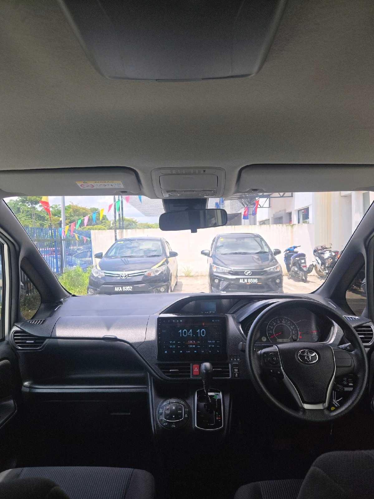 used 2018 Toyota Voxy X 2.0