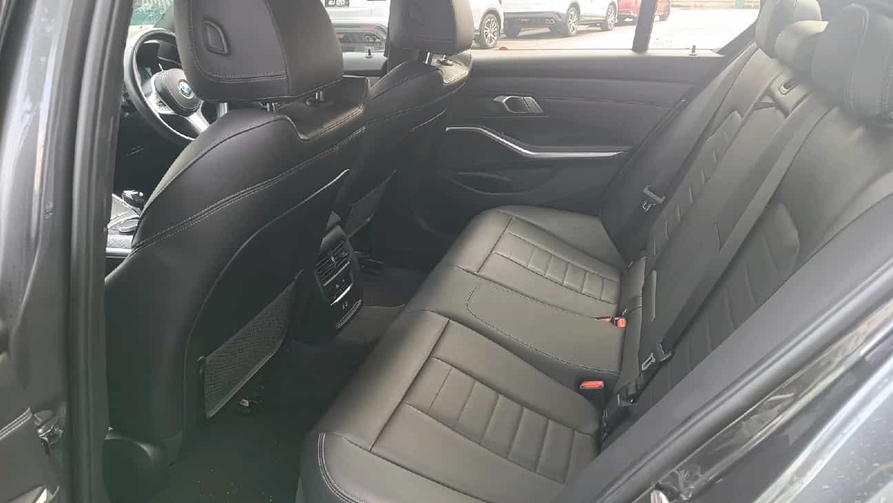terpakai 2021 BMW 330i M Sport 2.0