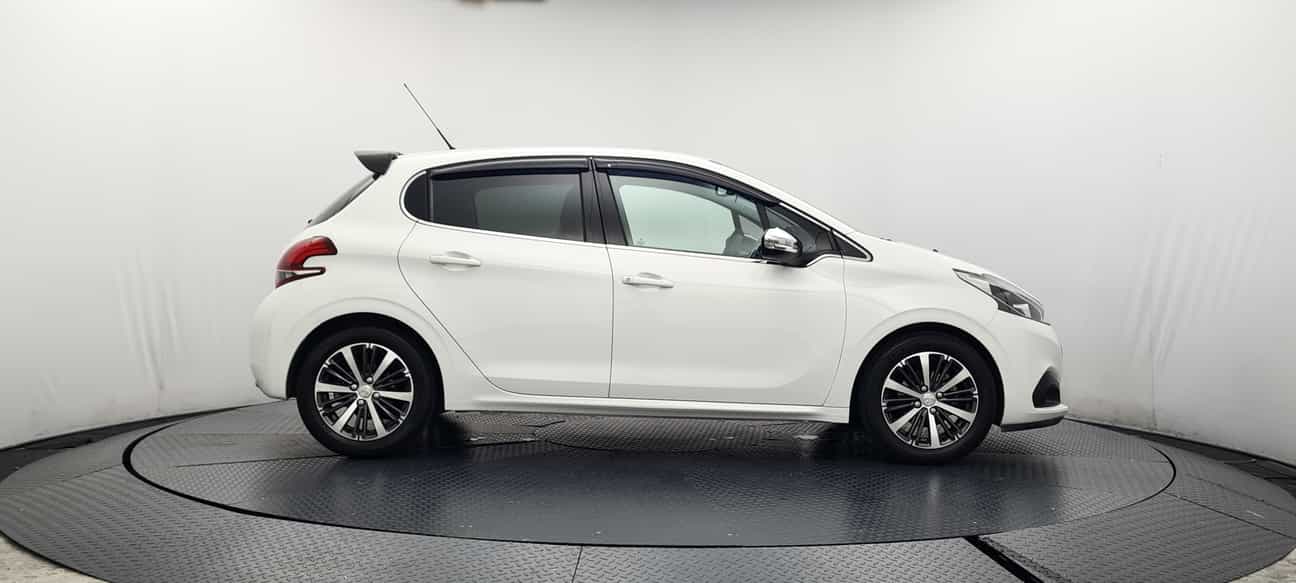 terpakai 2018 Peugeot 208 PURETECH 1.2