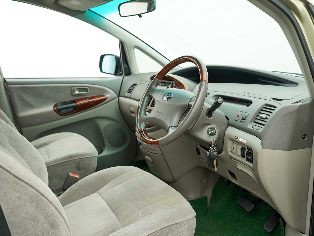 terpakai 2001 Toyota Estima G 2.4