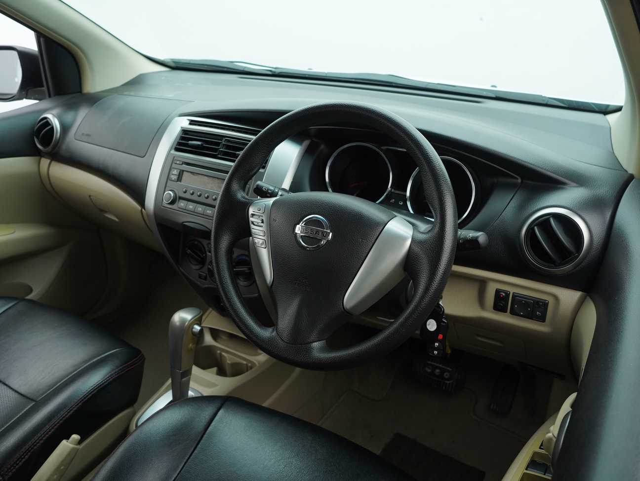 terpakai 2015 Nissan Grand Livina Comfort 1.6