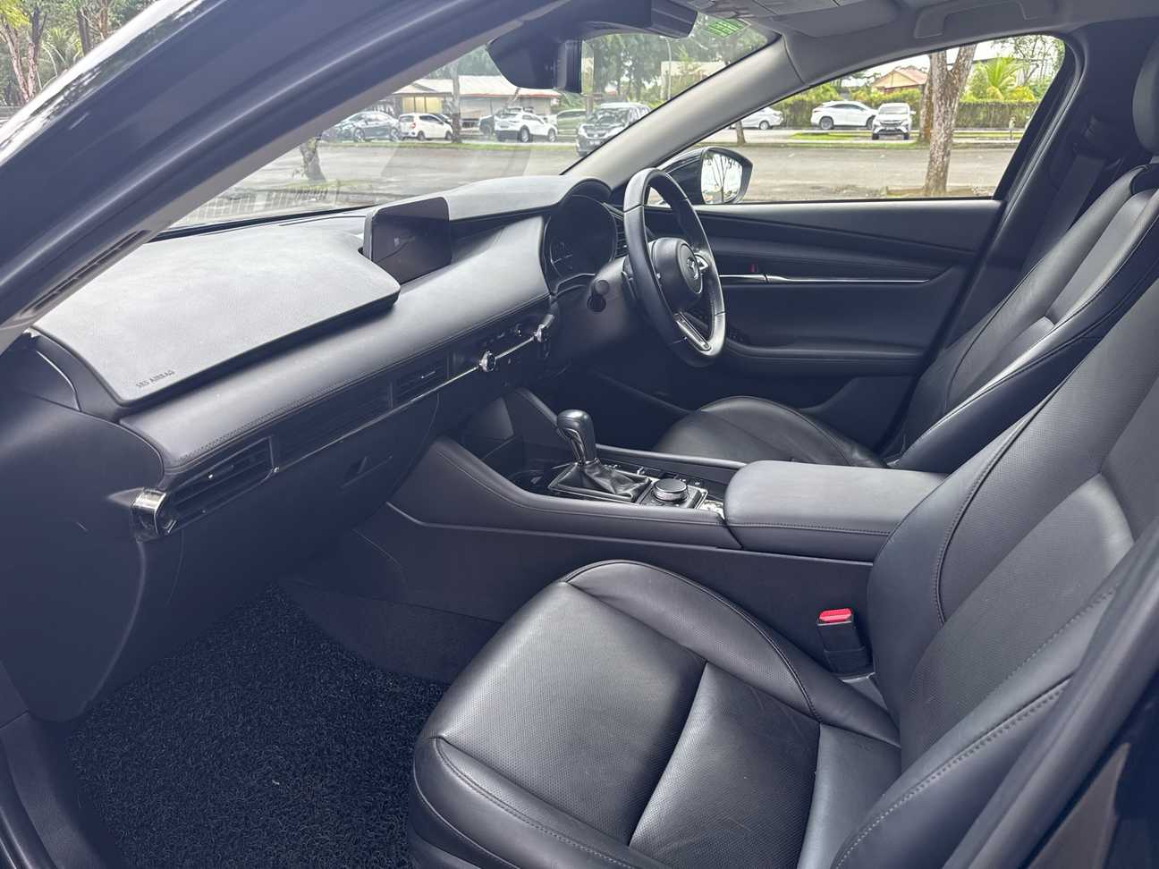 terpakai 2023 Mazda 3 SKYACTIV-G High Plus 2.0