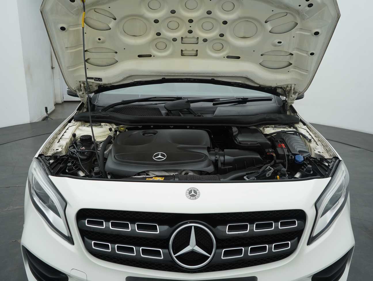 terpakai 2018 Mercedes-Benz GLA250 4MATIC AMG Line 2.0