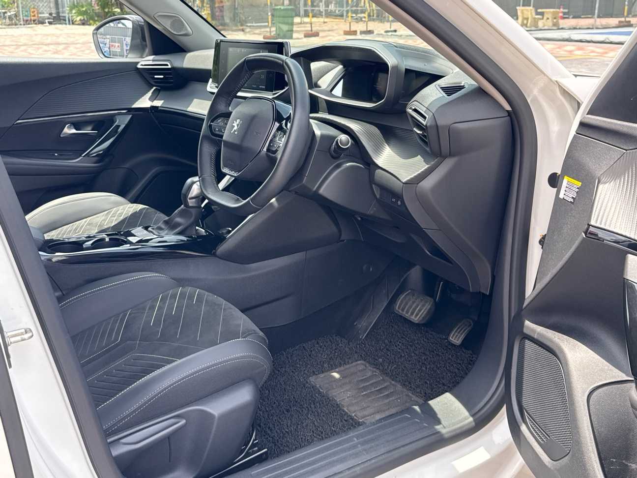 used 2024 Peugeot 2008 Allure 1.2