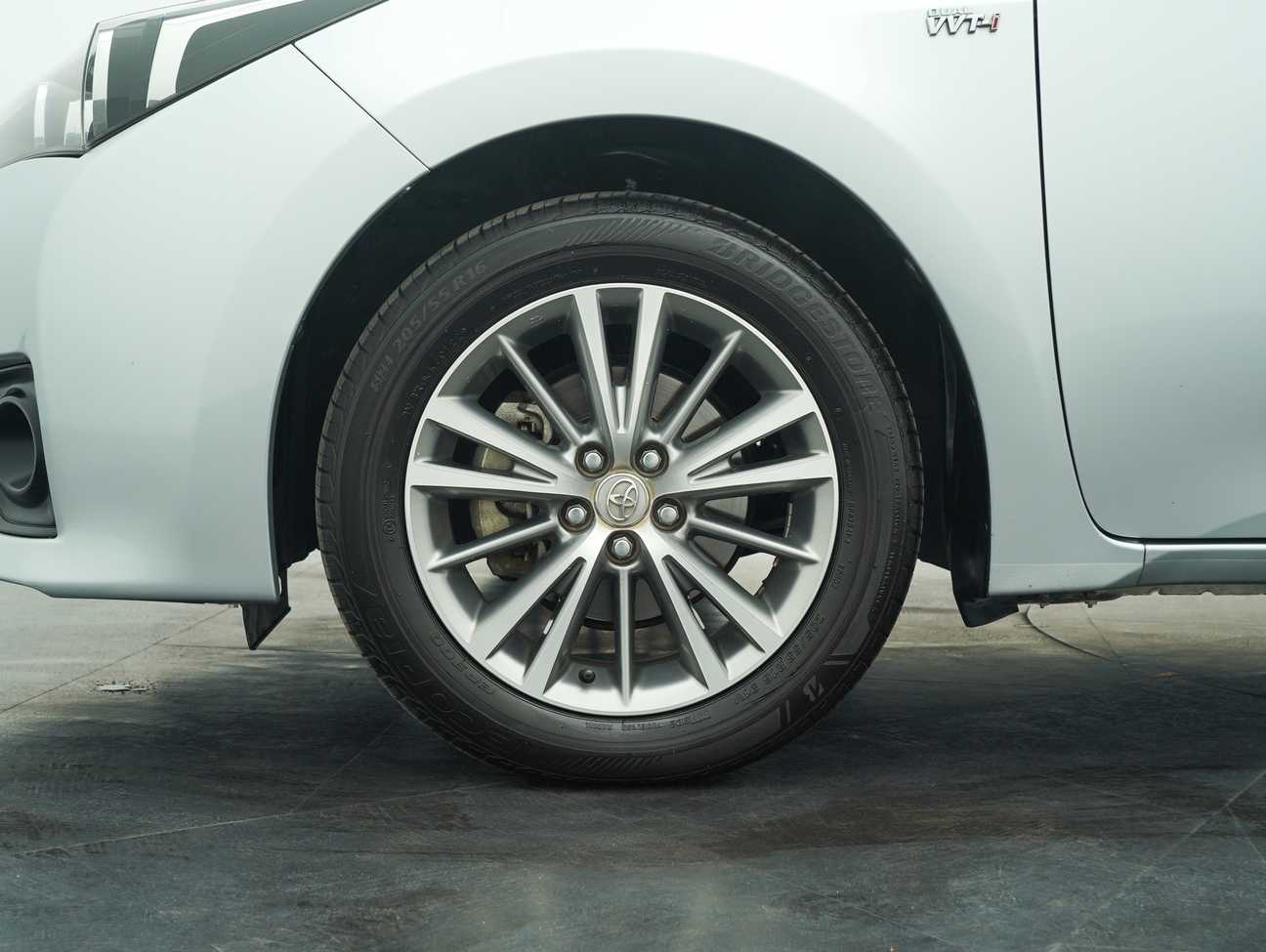 used 2015 Toyota Corolla Altis E 1.8