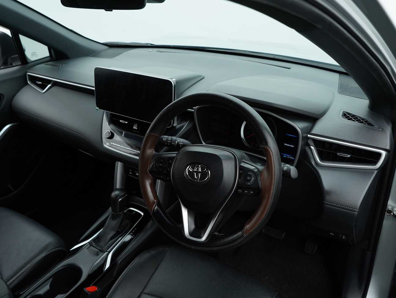 terpakai 2022 Toyota Corolla Cross V 1.8