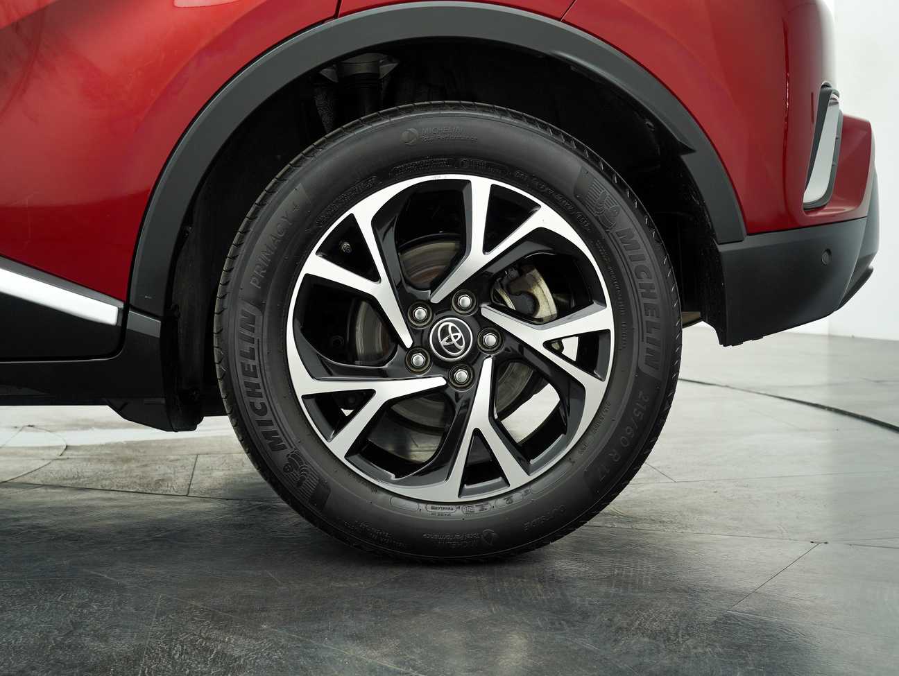 used 2019 Toyota C-HR  1.8