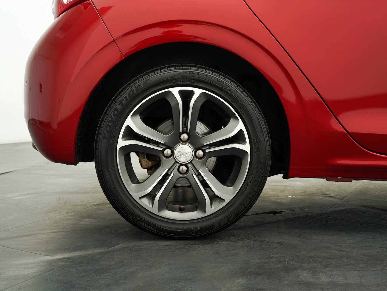 terpakai 2014 Peugeot 208 Allure 5 Door 1.6