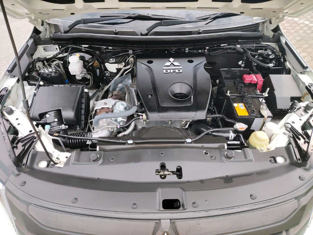 terpakai 2023 Mitsubishi Triton VGT Dual Cab 2.4