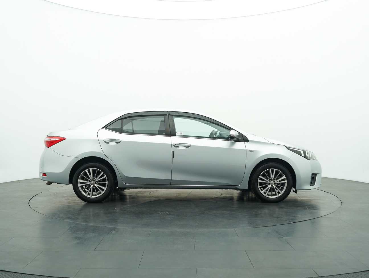 used 2015 Toyota Corolla Altis E 1.8