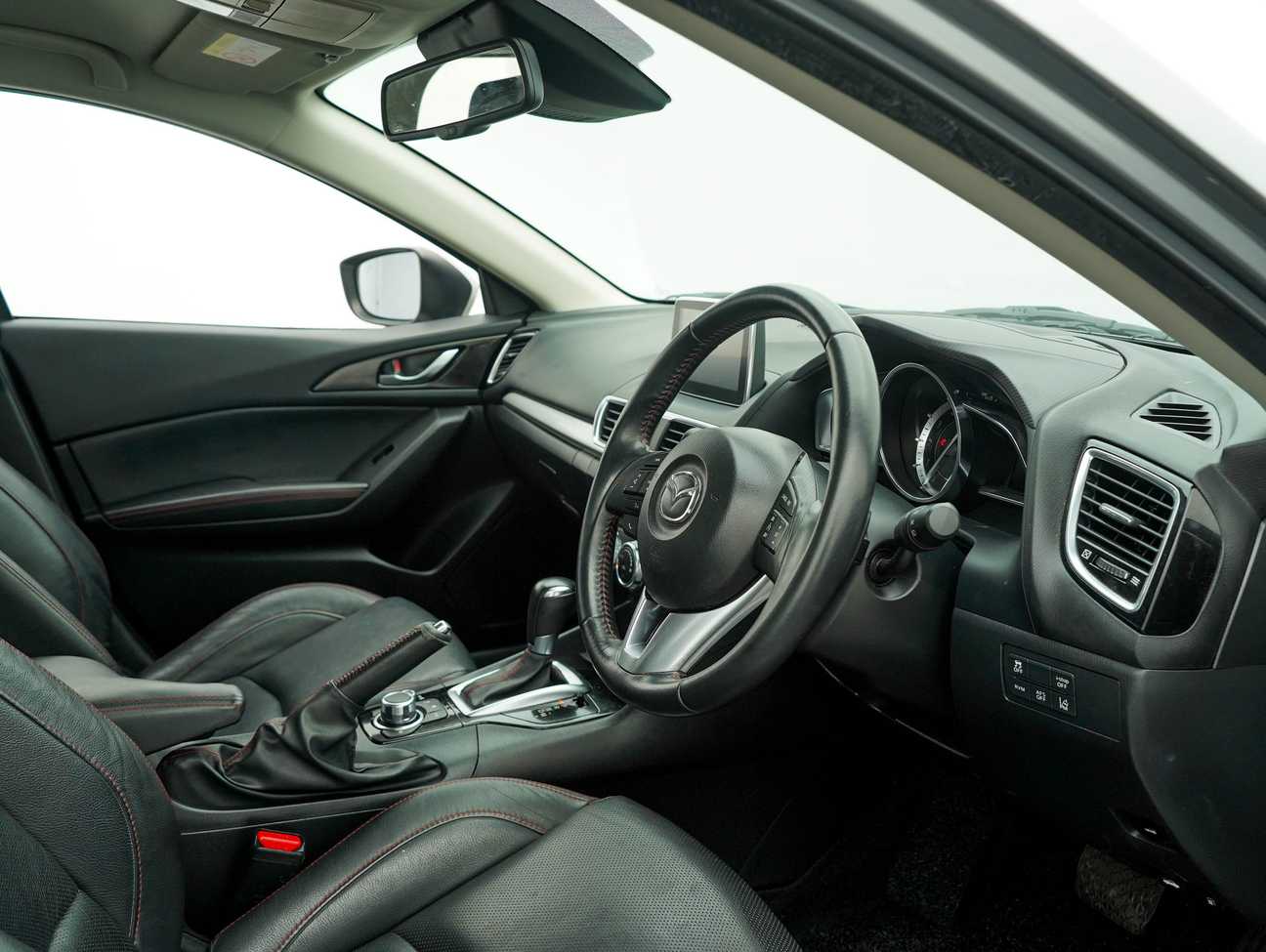 terpakai 2015 Mazda 3 SKYACTIV-G High 2.0