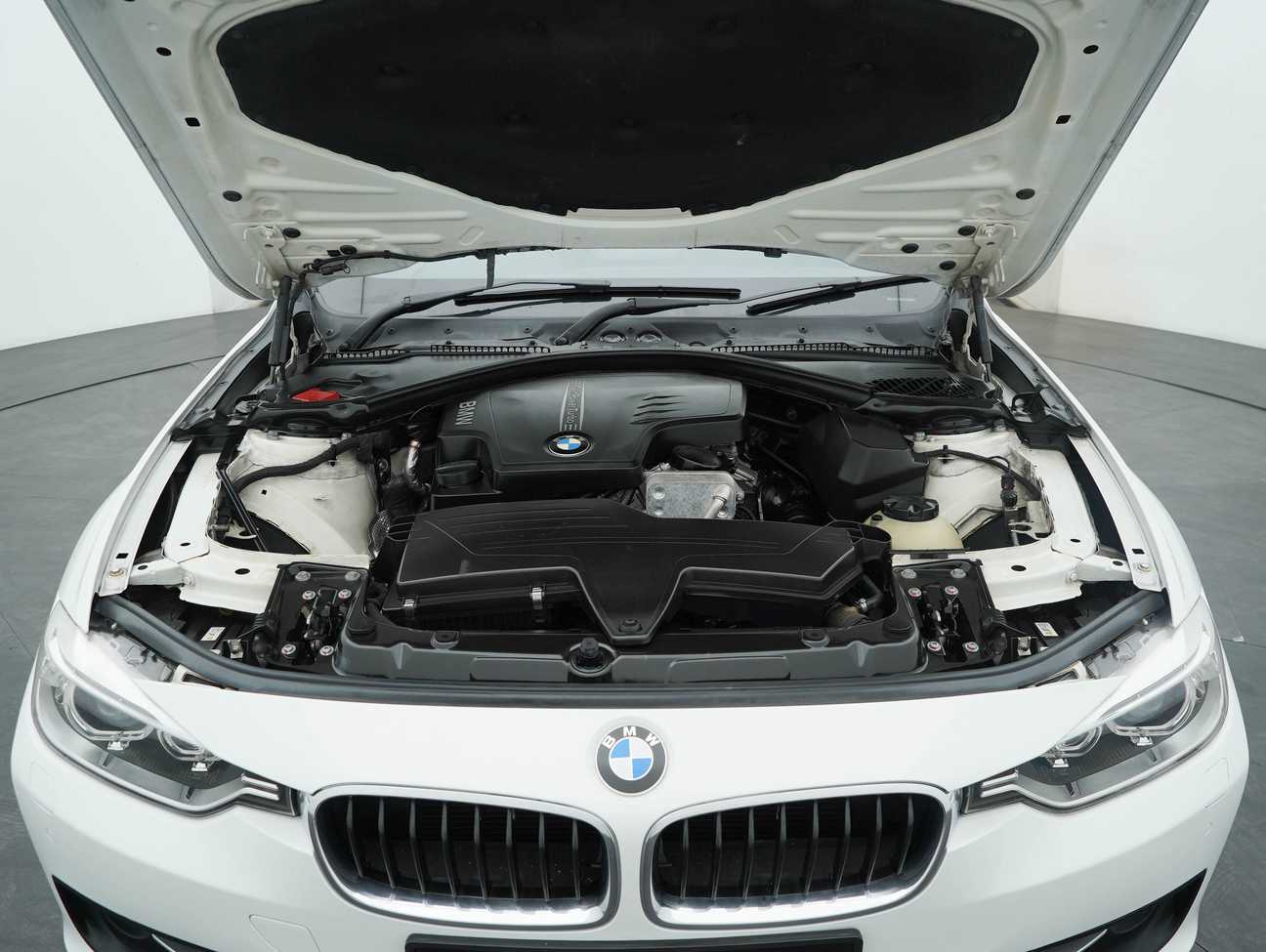 used 2014 BMW 320i Sport Line 2.0