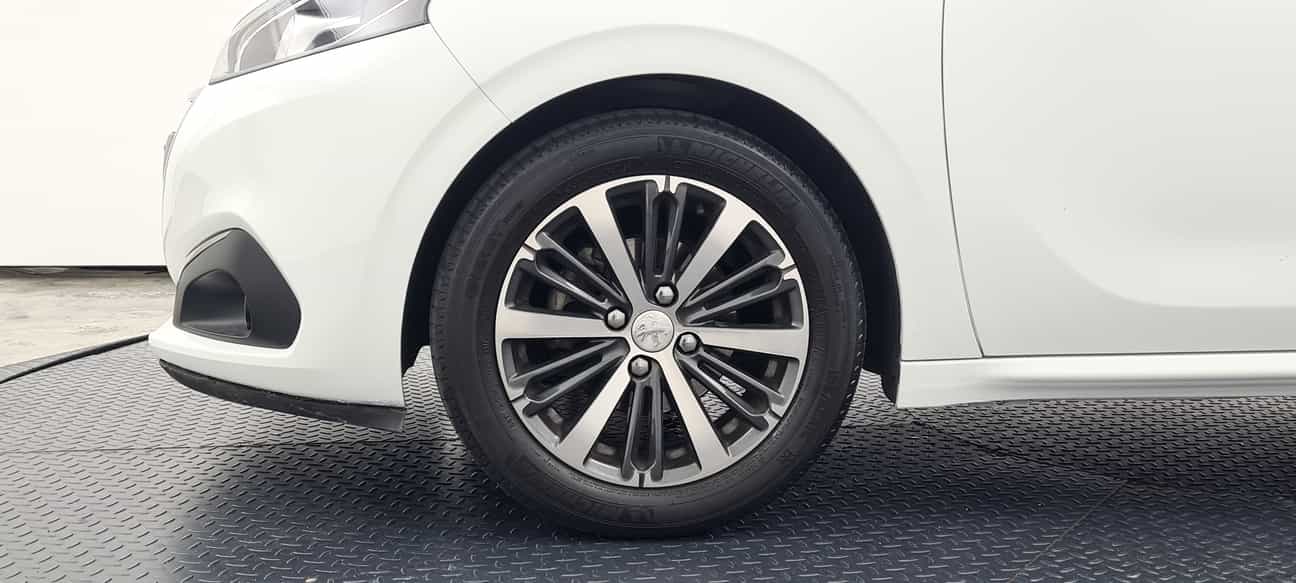 terpakai 2018 Peugeot 208 PURETECH 1.2