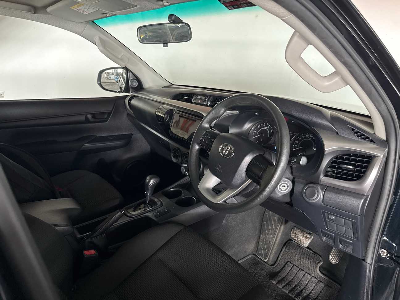 terpakai 2022 Toyota Hilux E Dual Cab 2.4