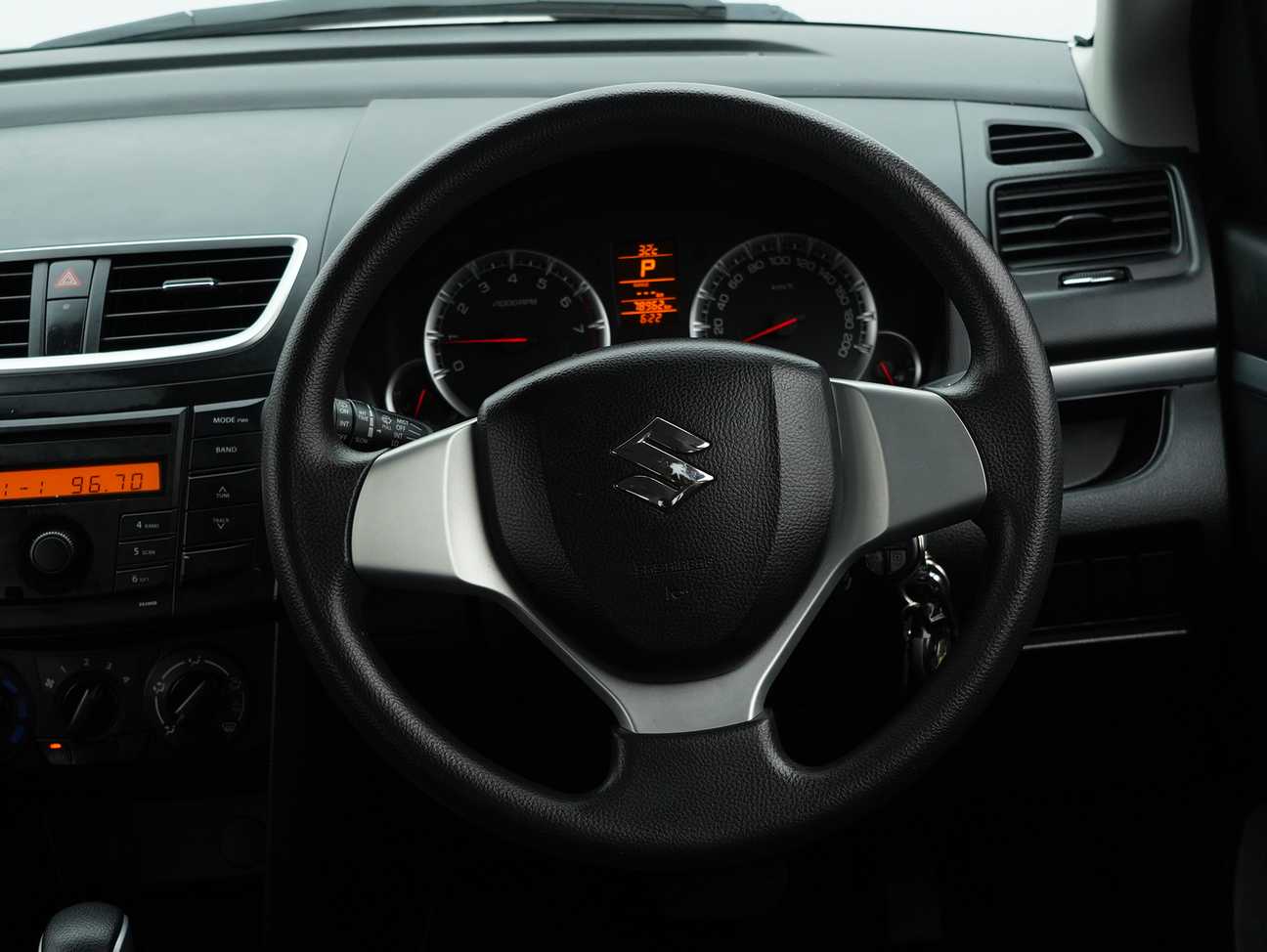 terpakai 2014 Suzuki Swift GL 1.4