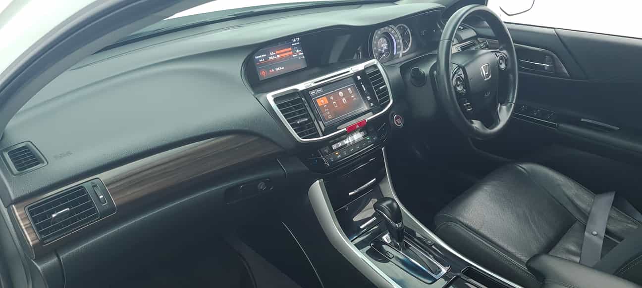 terpakai 2016 Honda ACCORD I-VTEC 2.4