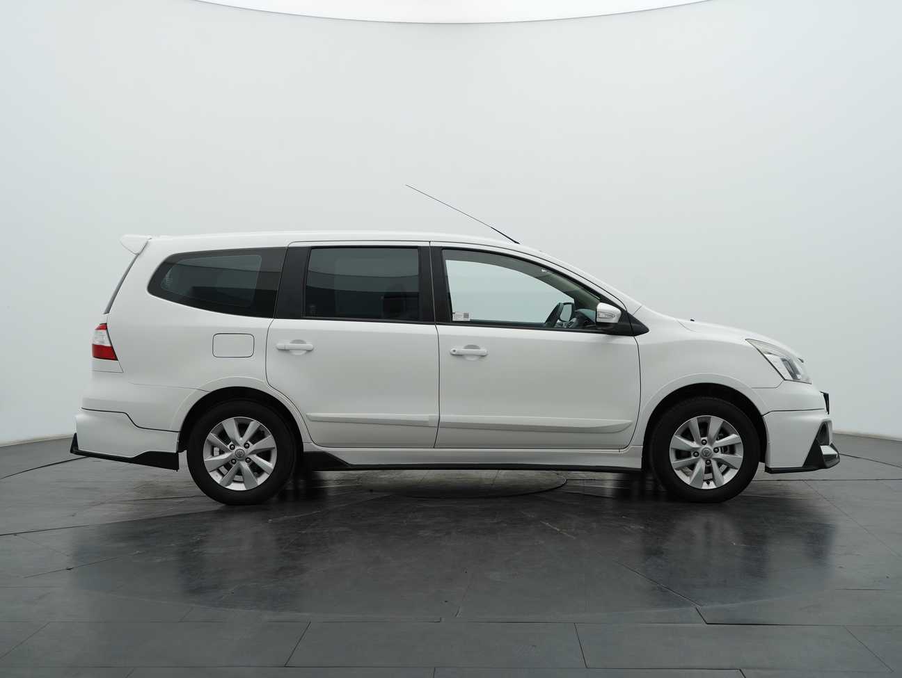 used 2017 Nissan Grand Livina Comfort Impul Premium Package 1.8