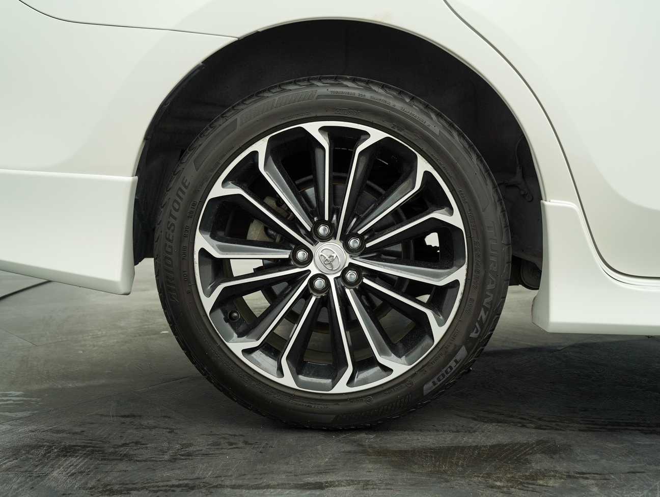 used 2016 Toyota Corolla Altis V 2.0