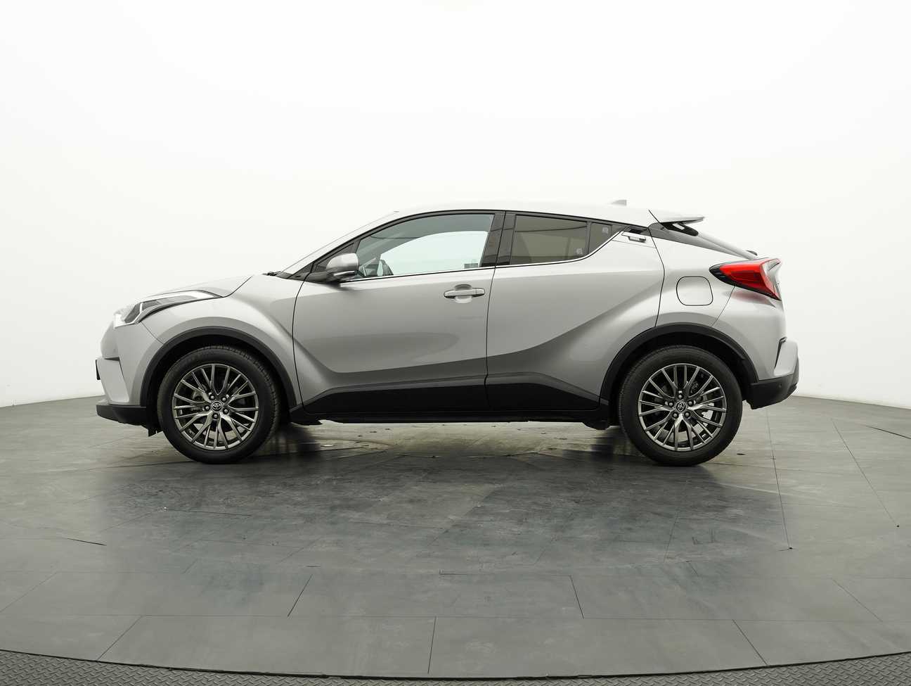 used 2018 Toyota C-HR  1.8
