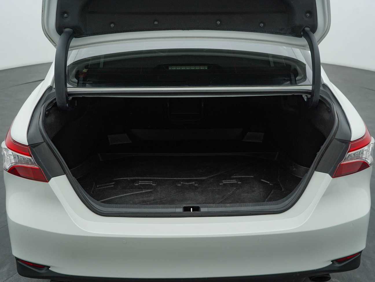 used 2021 Toyota Camry V 2.5