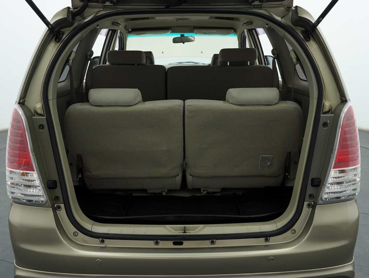 used 2011 Toyota Innova G 2.0