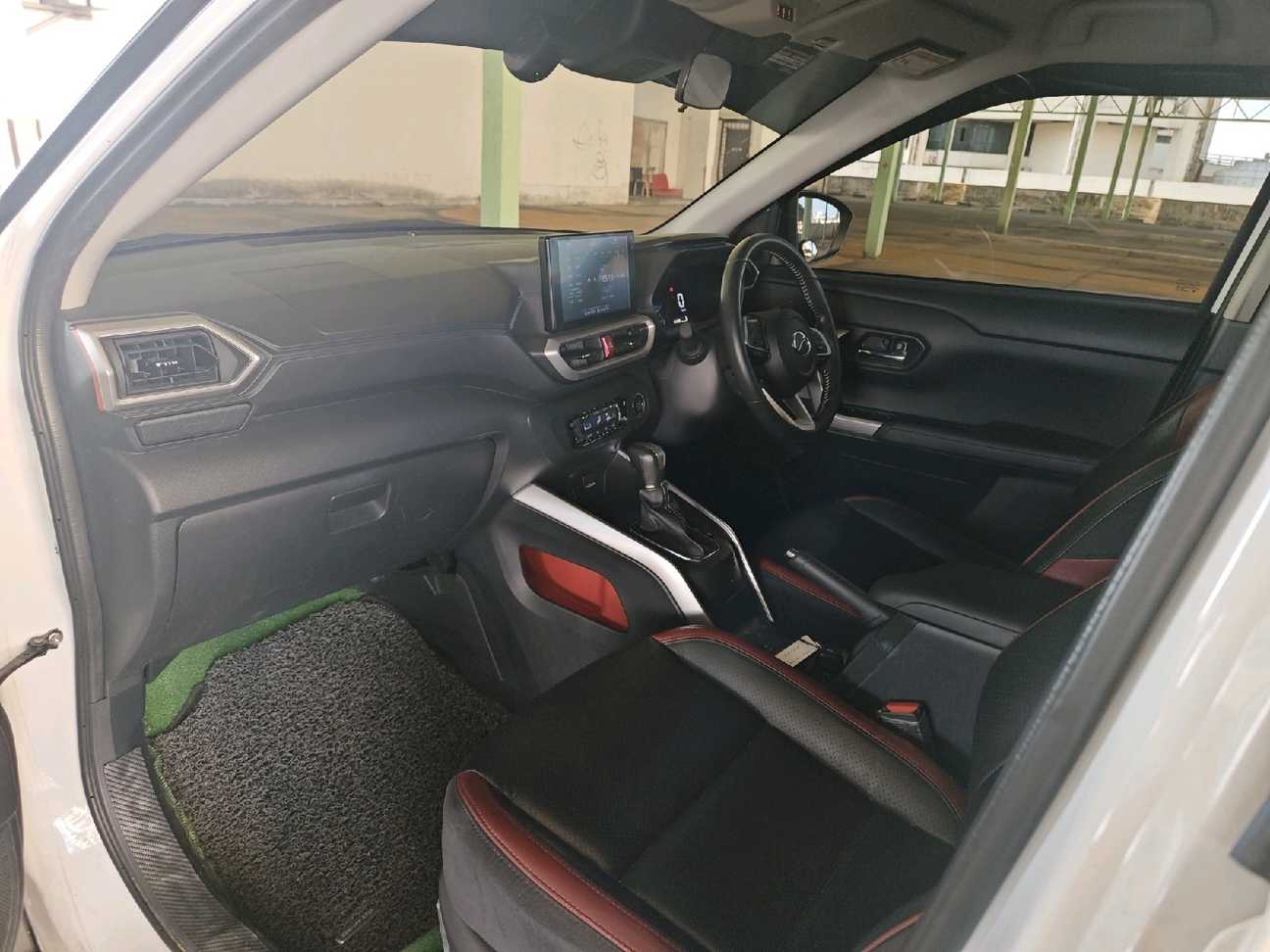 terpakai 2022 Perodua Ativa AV (2 Tone Special Metallic) 1.0