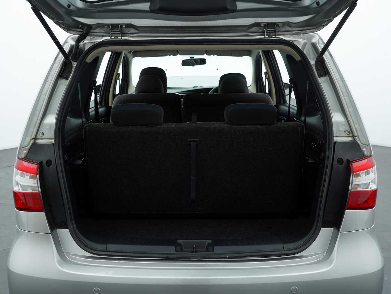 terpakai 2018 Nissan Grand Livina Comfort 1.6