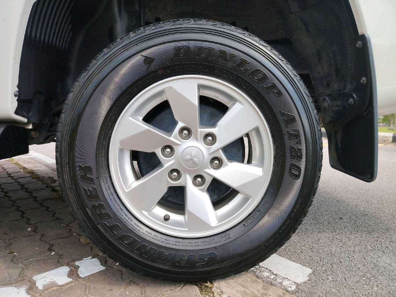 terpakai 2023 Mitsubishi Triton VGT Dual Cab 2.4