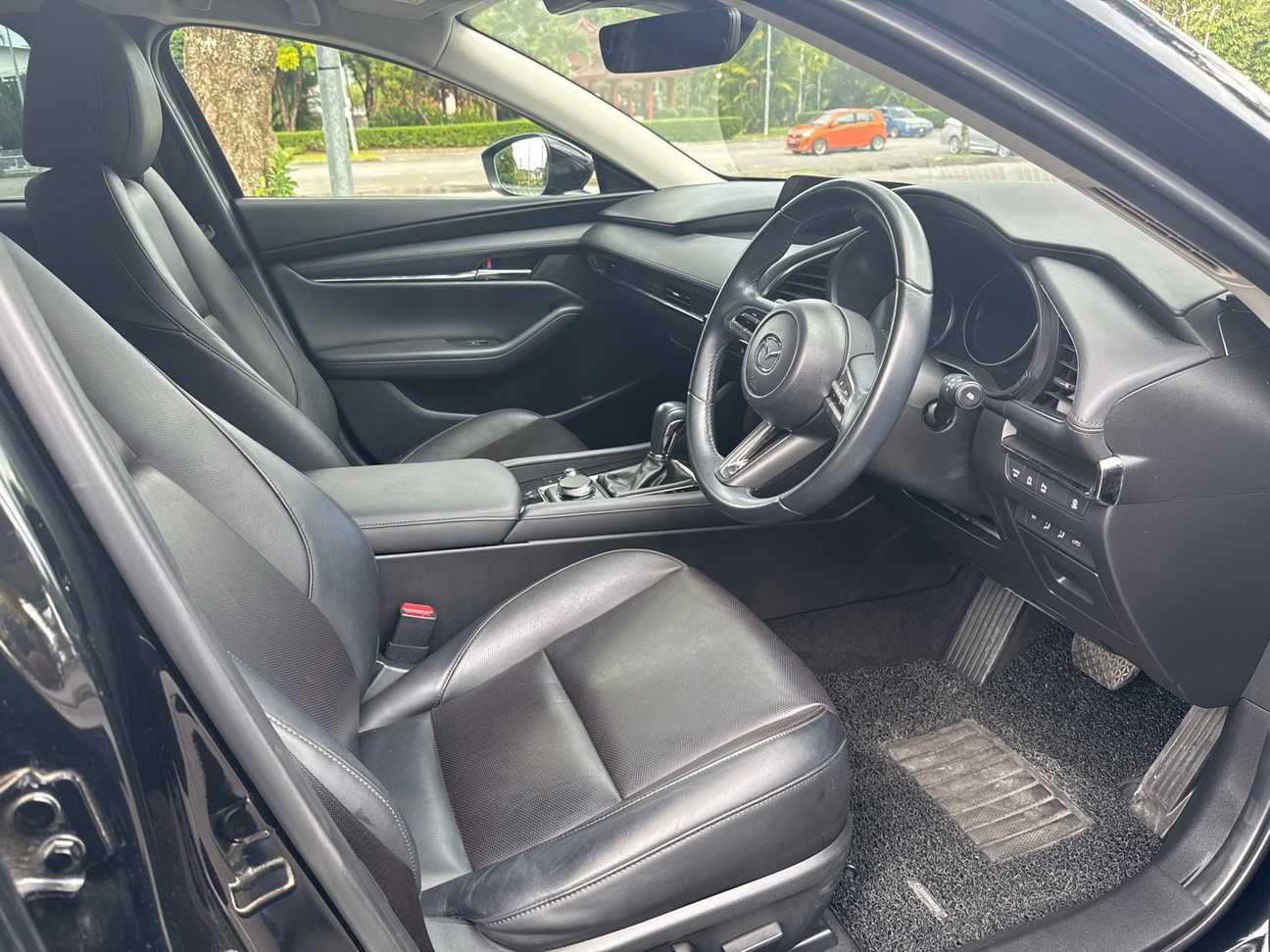 terpakai 2023 Mazda 3 SKYACTIV-G High Plus 2.0