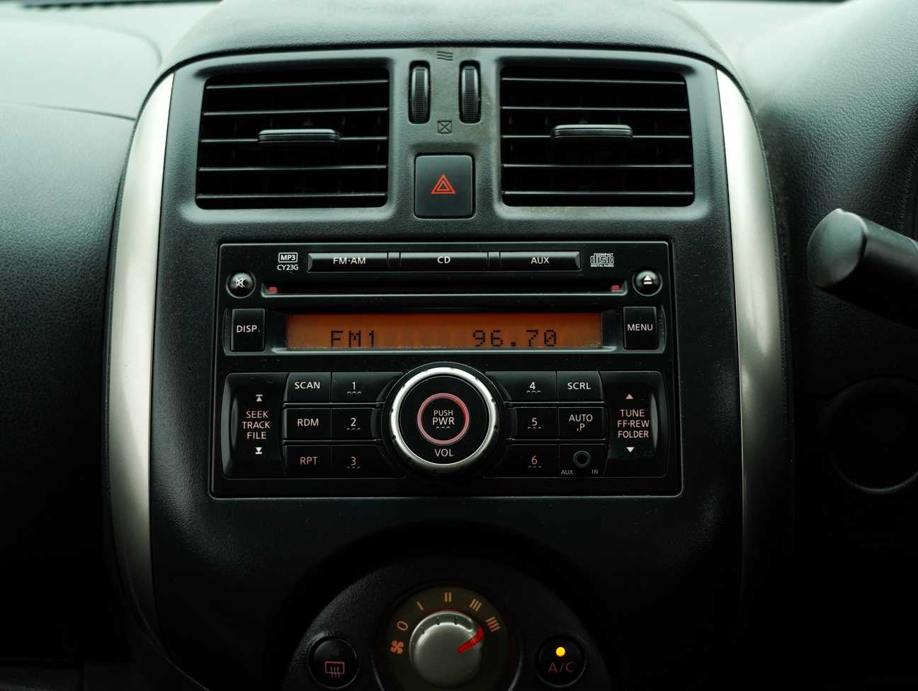 terpakai 2014 Nissan Almera E 1.5