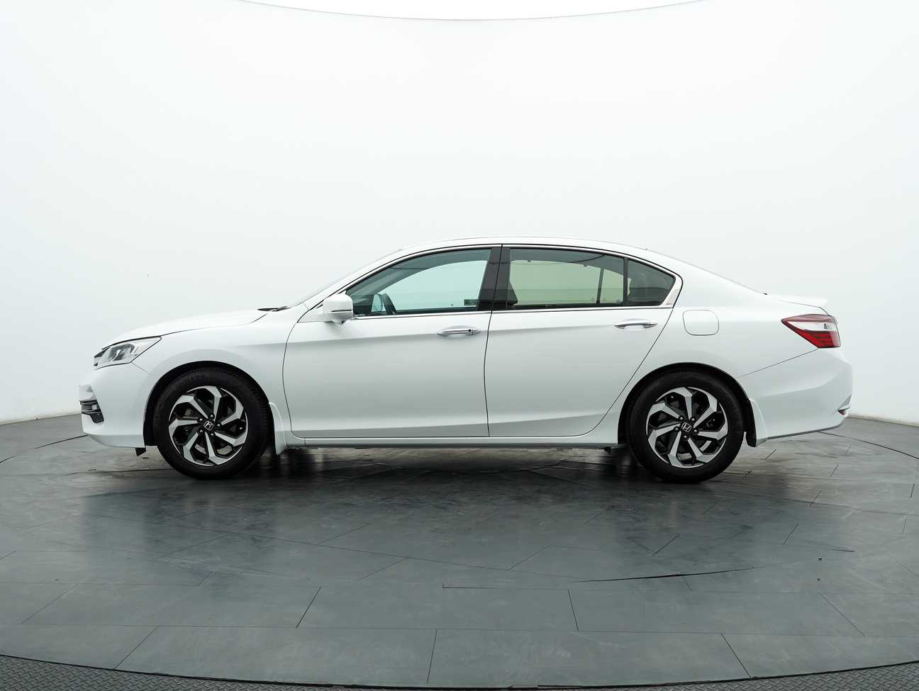 terpakai 2016 Honda Accord VTi-L 2.0