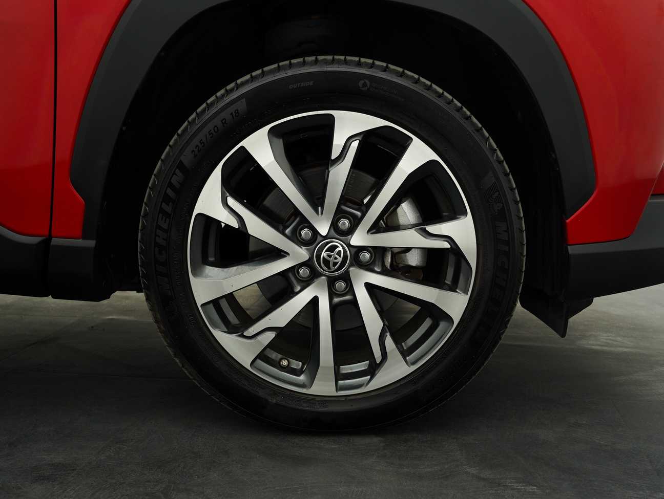 used 2021 Toyota Corolla Cross V 1.8