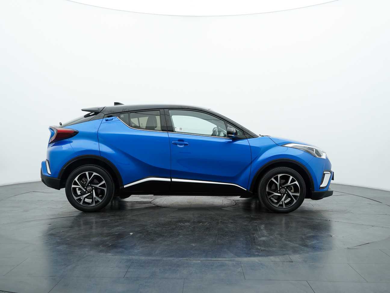 used 2019 Toyota C-HR  1.8