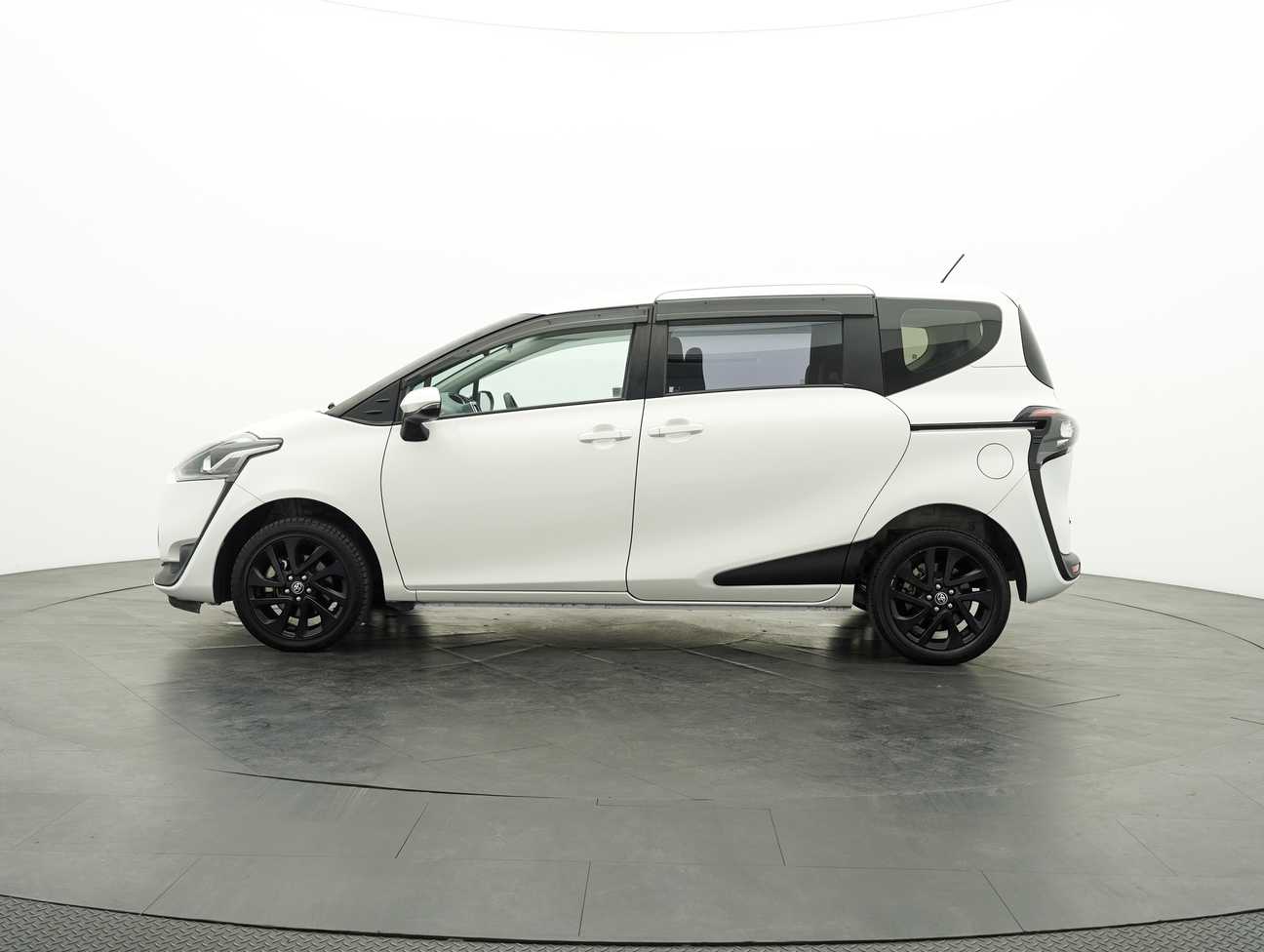used 2018 Toyota Sienta V 1.5