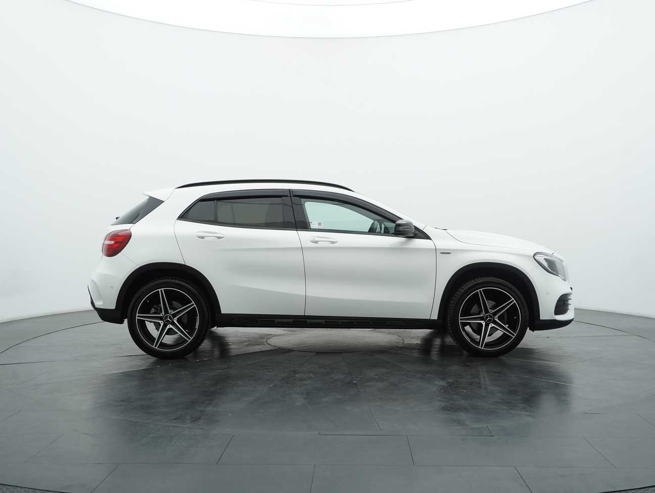 terpakai 2018 Mercedes-Benz GLA200 Night Edition 1.6