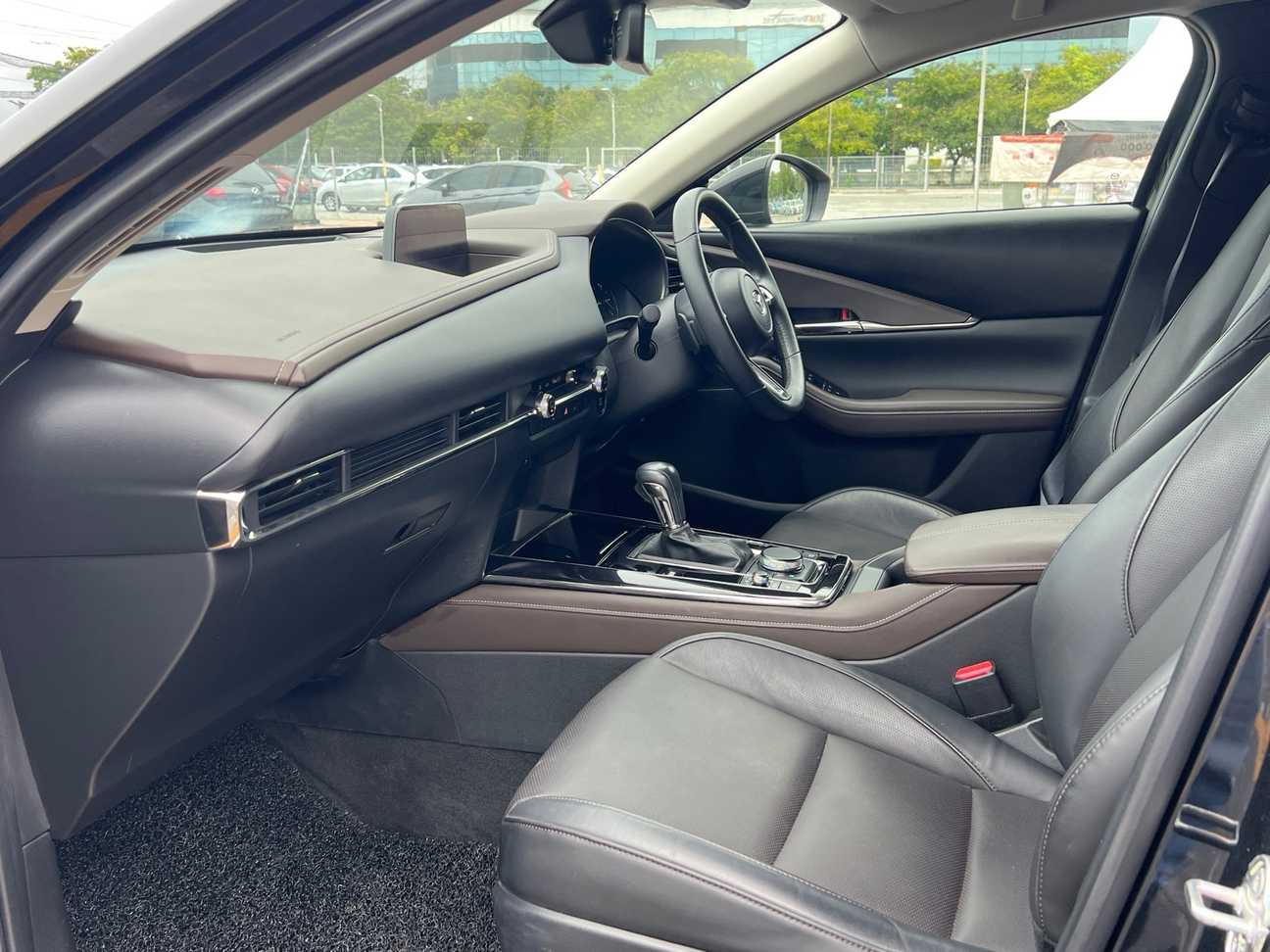 terpakai 2023 Mazda CX-30 SKYACTIV-G High Plus 2.0
