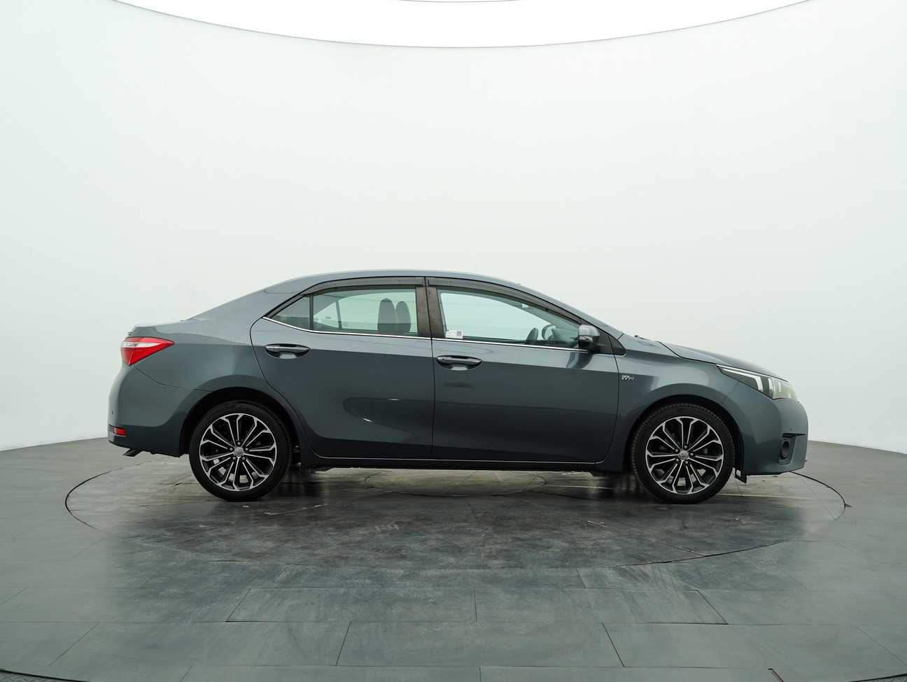 used 2014 Toyota Corolla Altis V 2.0